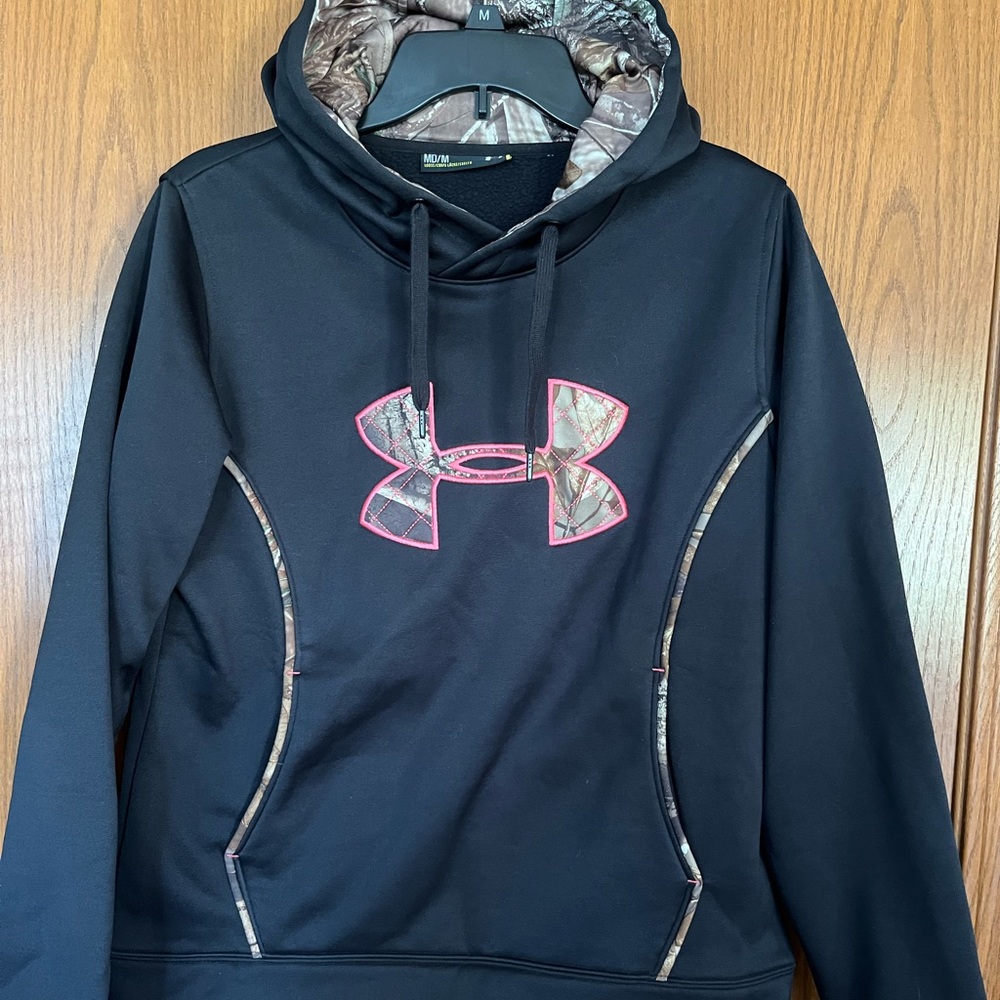 Women’s Under Armour Camouflage Hoodie Size M